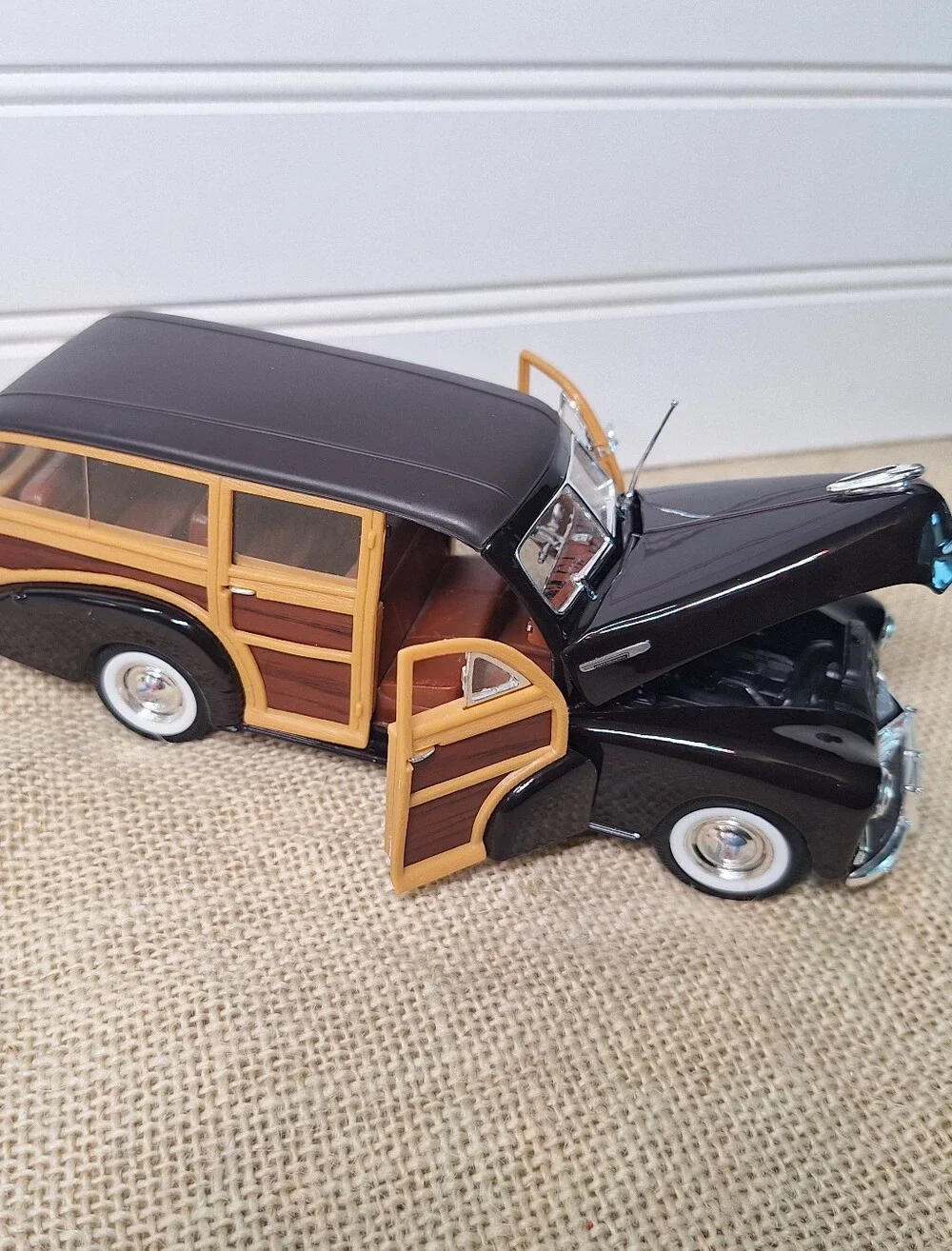 1948 Chevrolet Fleetmaster Woody. Welly, 1/24 Scale. Diecast Car